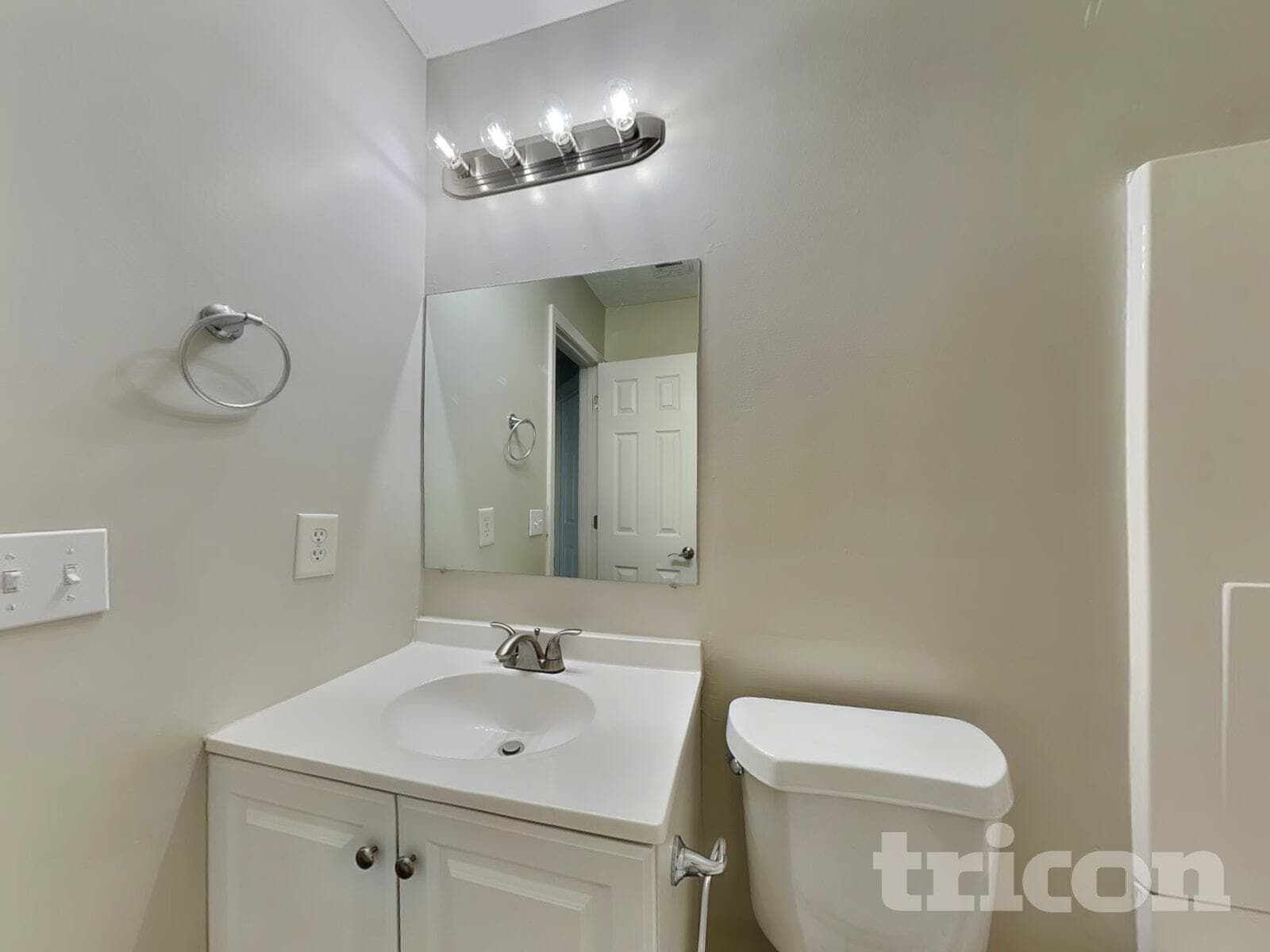 Building Photo - 530 Mackinaw Dr