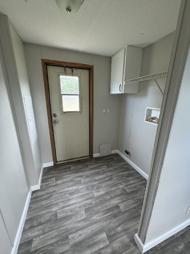 Building Photo - 3 BR | 2 BA Mobile Home in Pikeville *Trash Pick-Up Included*