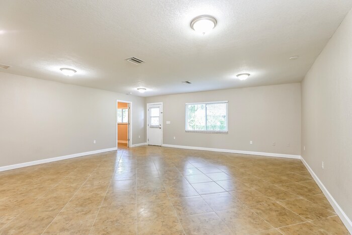 Building Photo - 3122 47th Ave E