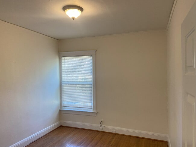 Building Photo - "Charming 2-Bedroom Haven in the Heart of ...