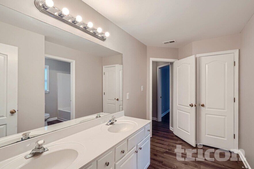 Building Photo - 4160 Triton Ives Dr NE