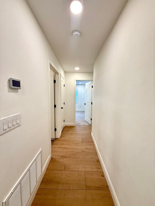 Building Photo - GORGEOUS, COMPLETELY REDONE 3/2 MAITLAND H...