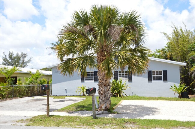 Building Photo - 1107 NW 2nd Ave