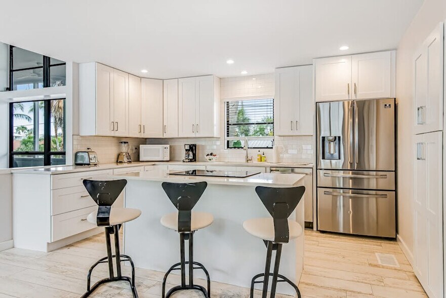 Building Photo - 6997 Longboat Dr S