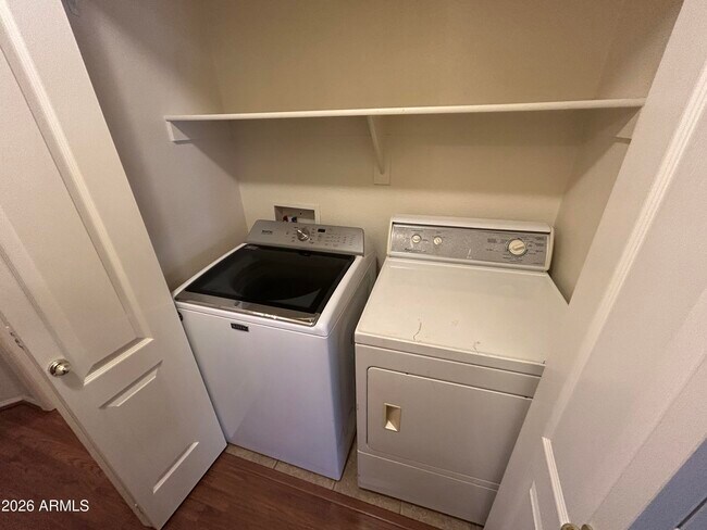 Building Photo - 15948 W Latham St