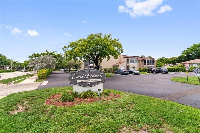 Building Photo - 2820 Riverside Dr