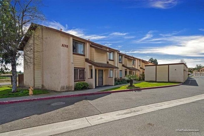 Primary Photo - Back gate close 2 bedroom 1.5 bath condo w...