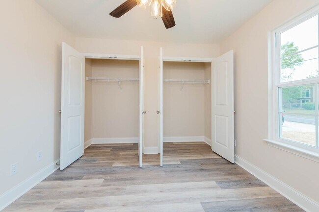 Building Photo - 122 Tabor Dr