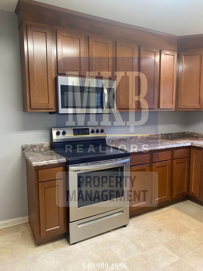 Building Photo - 2 Bedroom 1 Bath Duplex in Grandin/Raleigh...