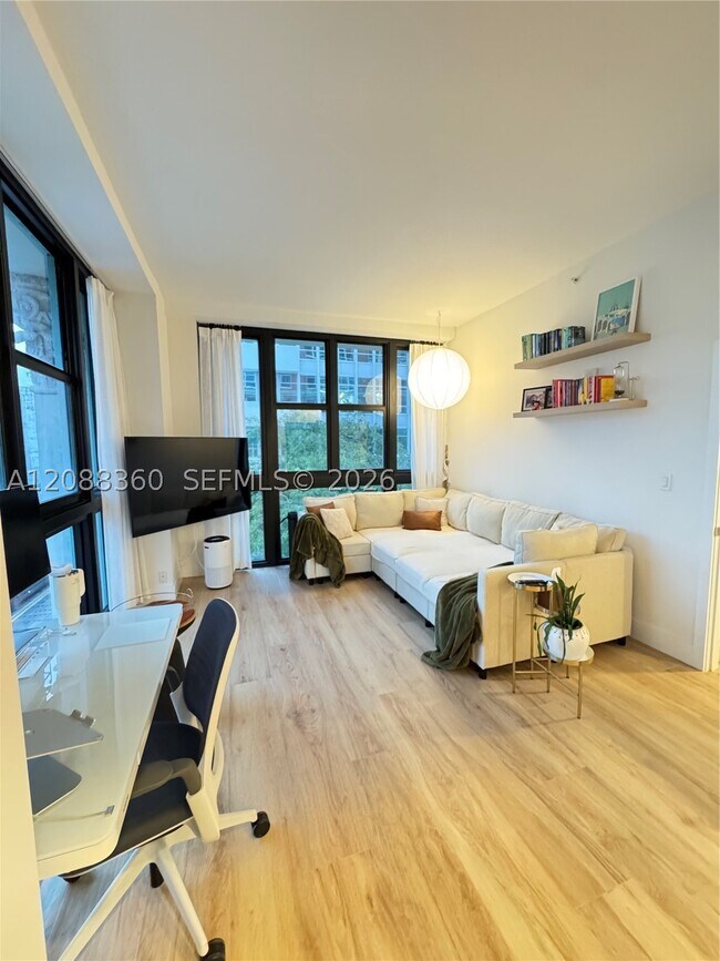 Building Photo - 111 E Flagler St