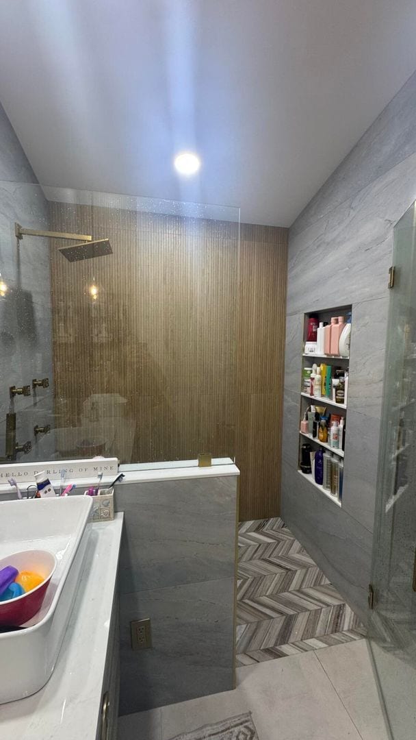 Building Photo - 672 NW 45th Ave