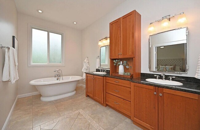 Building Photo - 3172 Monticello Way