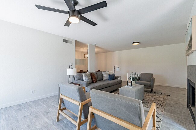 Building Photo - Live in luxury in this Scottsdale condo!