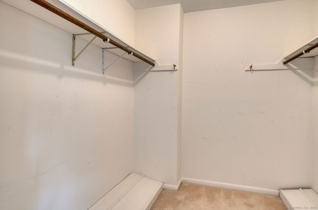 Building Photo - 592 Mountain Rd