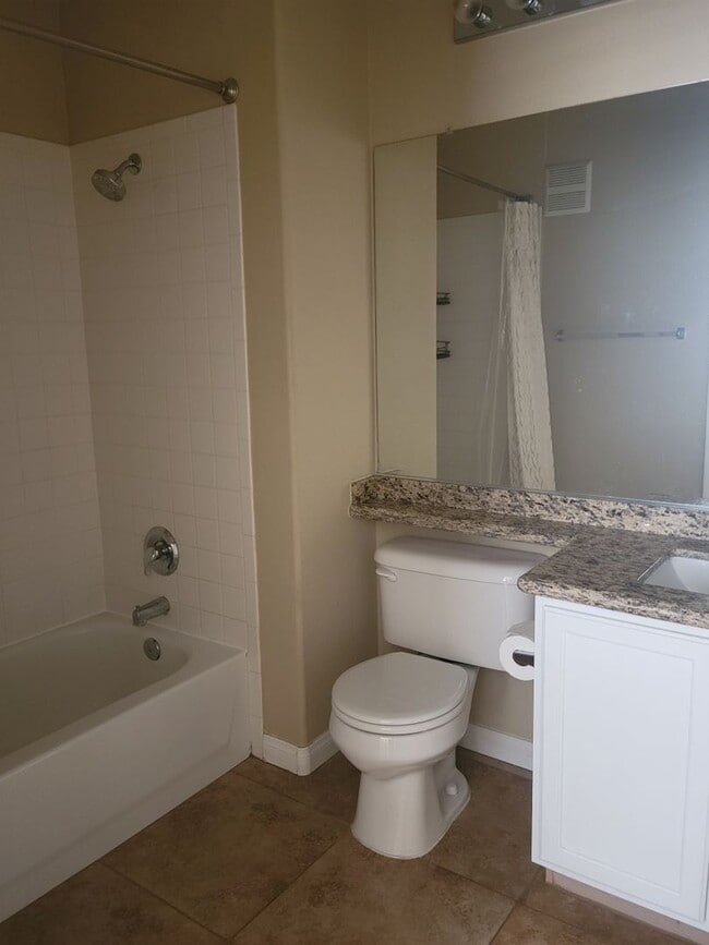 Building Photo - Trailwood Dr #2112