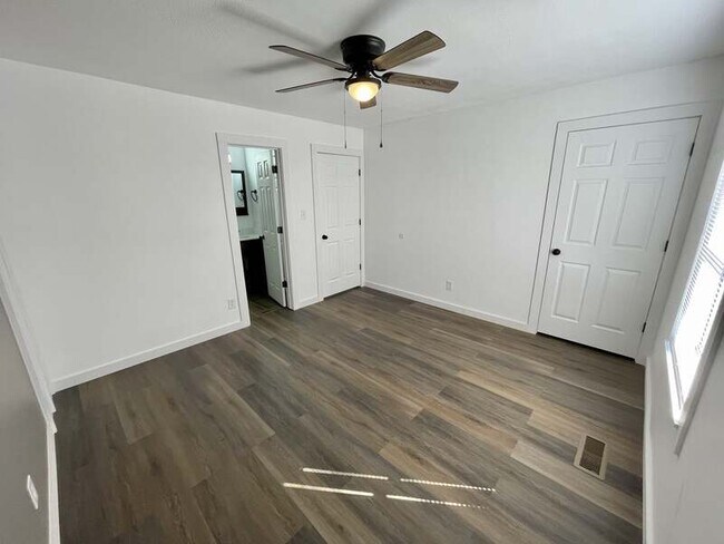 Building Photo - 1642 Hillwood Dr