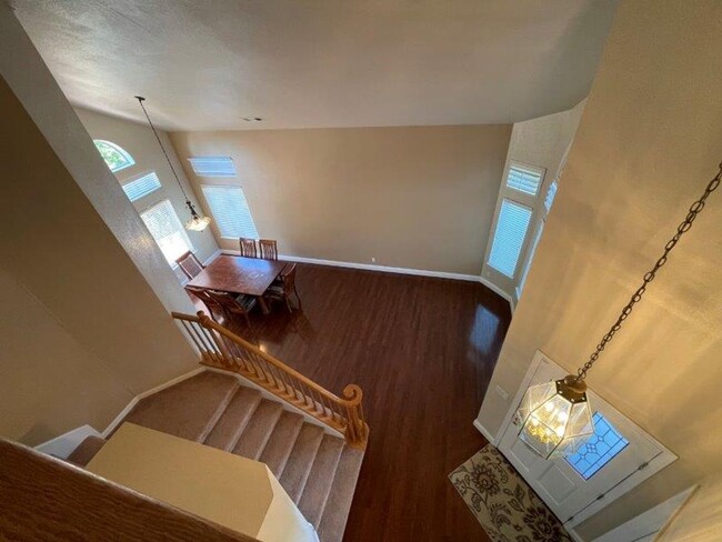 Building Photo - Large Open 4 Bedroom