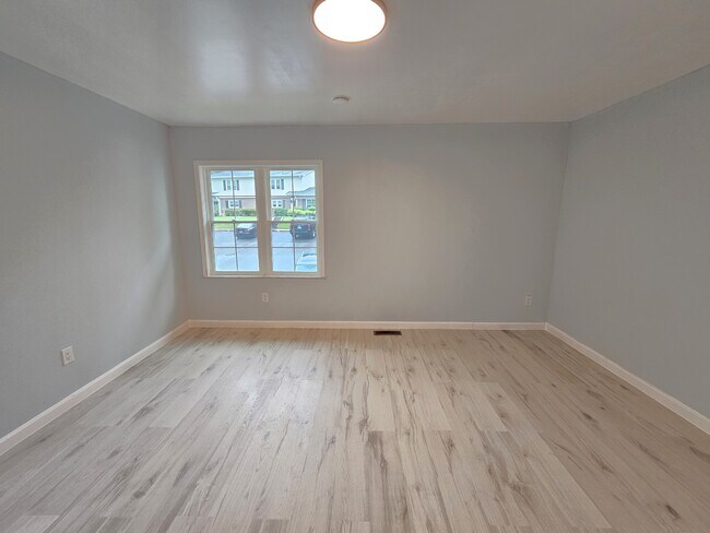 Building Photo - 35 Summercreek Dr