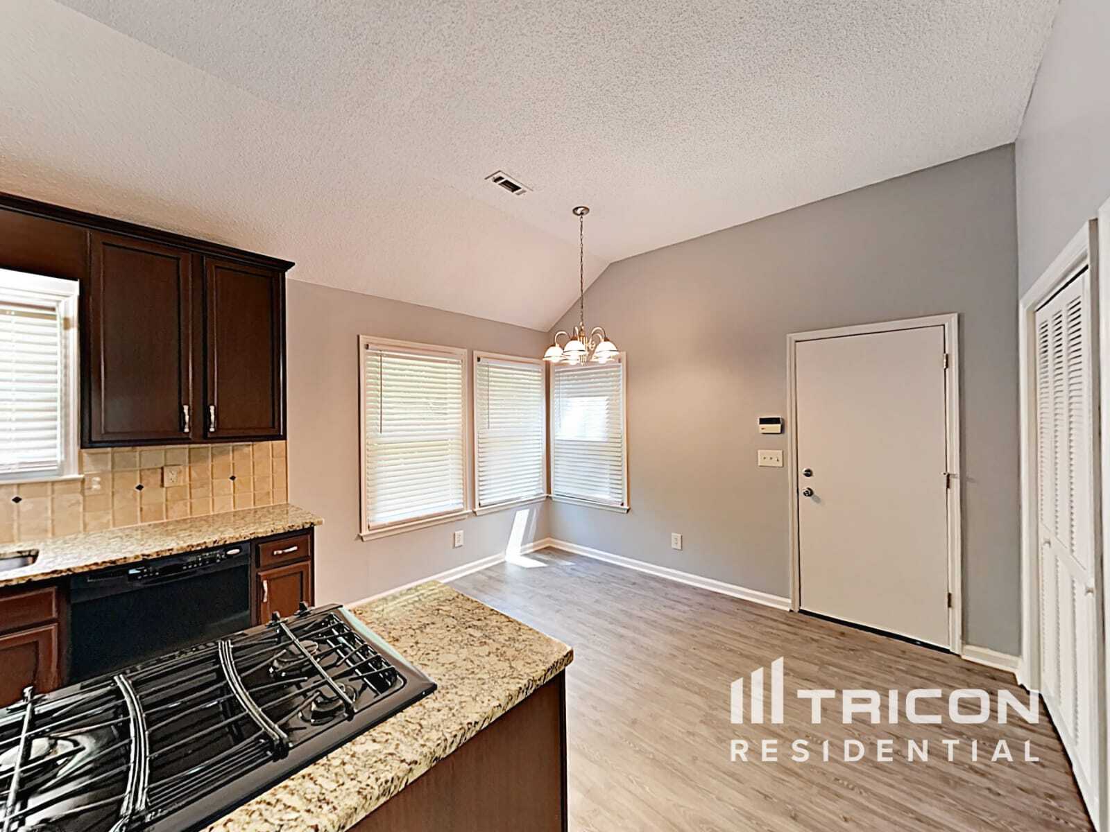 Building Photo - 105 Peach Pointe Dr