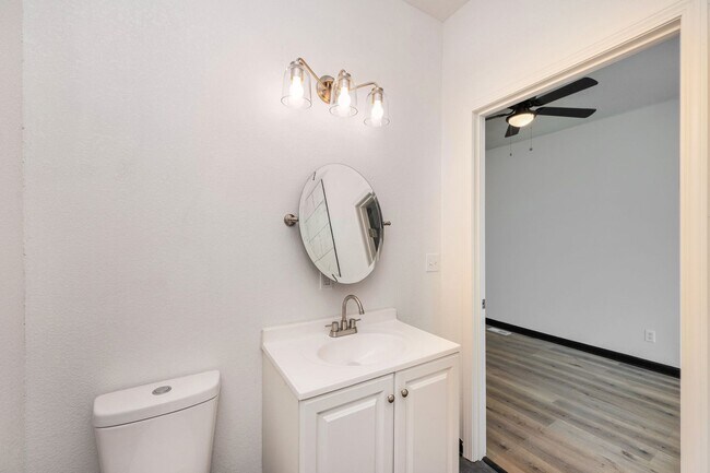 Building Photo - Remodeled 3 Bedroom 2 Bathroom Home!