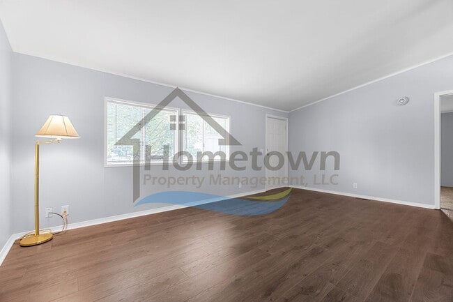 Building Photo - 3 Bedroom 2 Bathroom Home with Off-Street ...