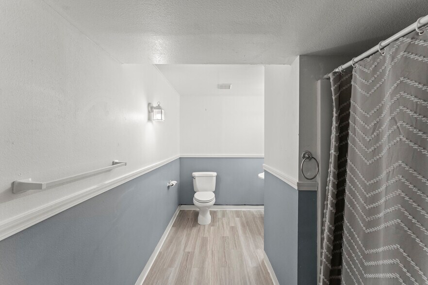 Building Photo - 133 S Spaulding Ave