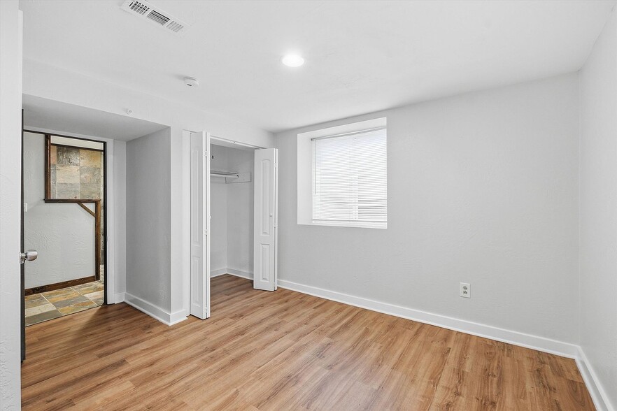 Building Photo - 4517 E 112 St