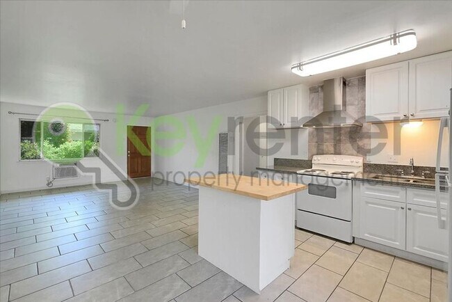 Building Photo - 6705 Greenback Ln