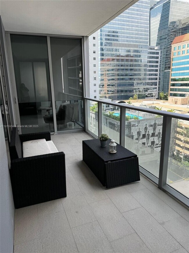Building Photo - 1300 Brickell Bay Dr