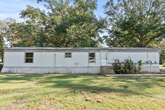 Building Photo - Beautifully Updated 3BR/2BA Trailer in Muscle Shoals – Quiet Country Living
