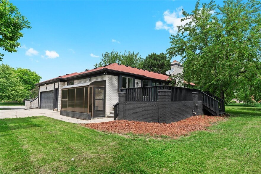 Building Photo - 40526 Woodside Dr