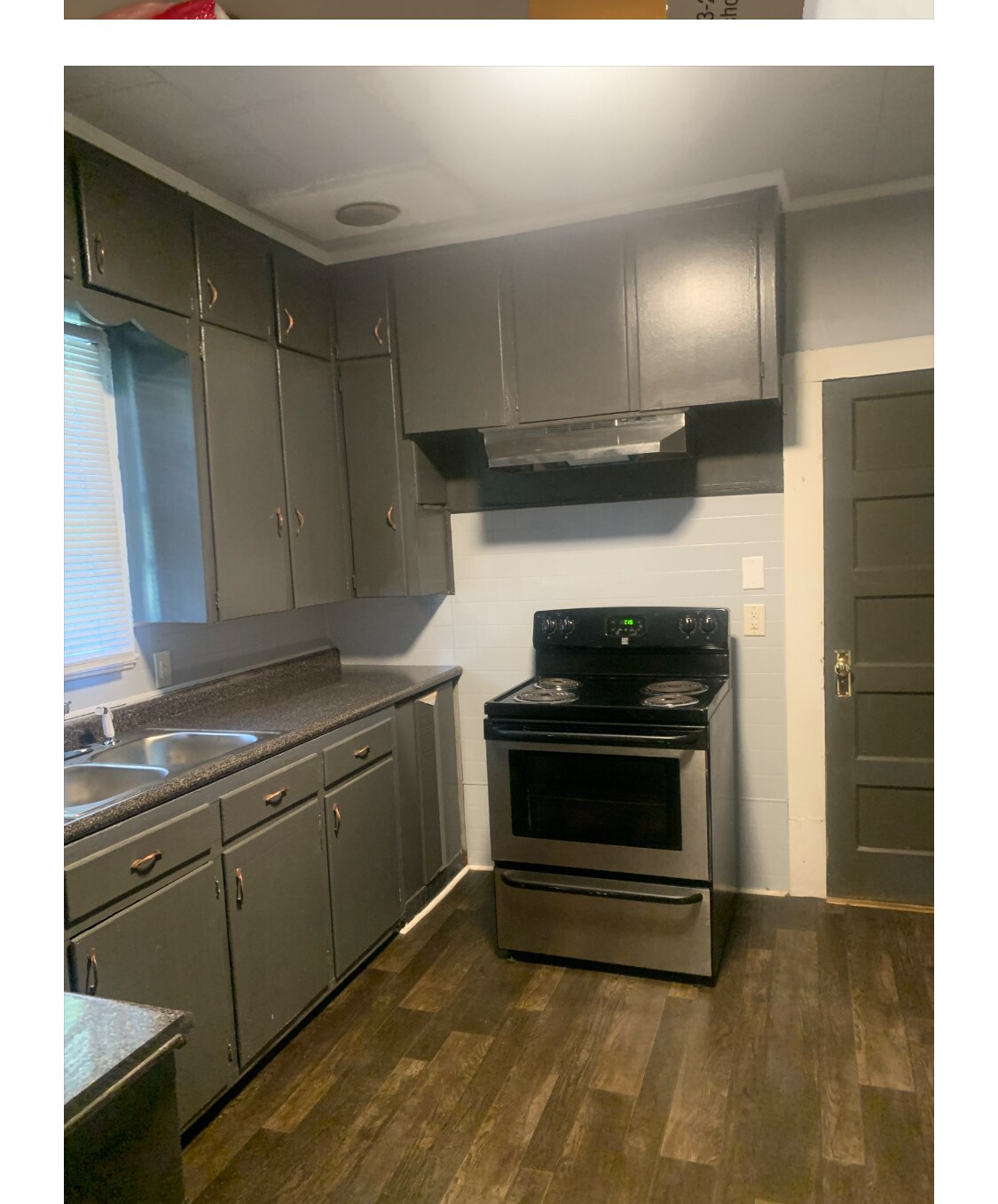 Kitchen different view - 707 Salisbury St