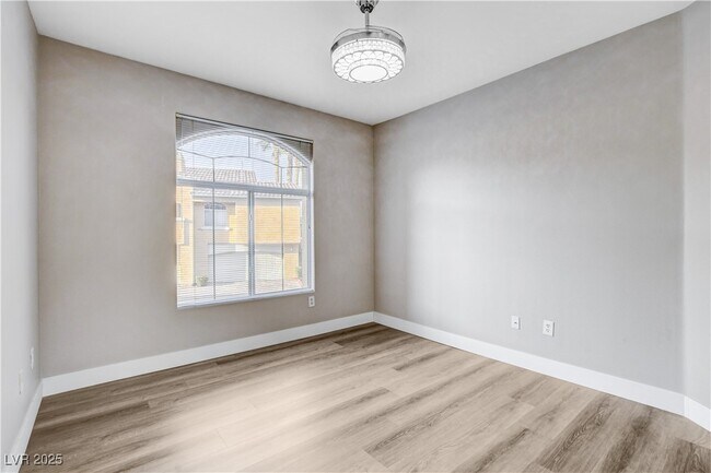 Building Photo - 1713 Sky of Red Dr