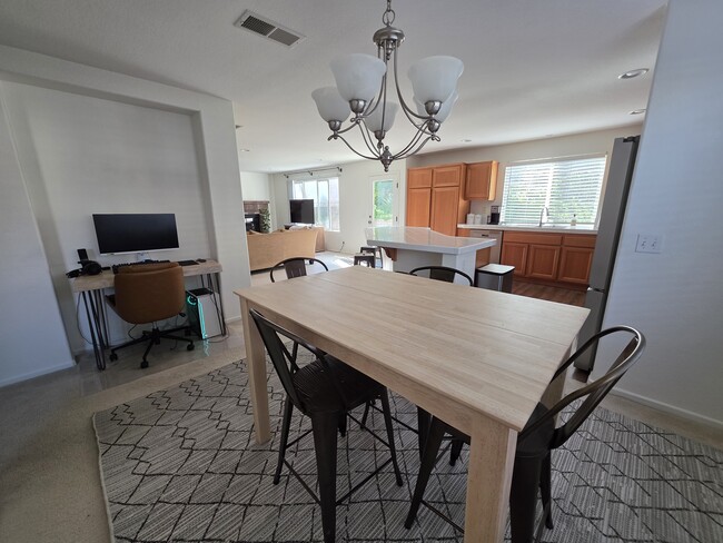 Building Photo - 165 Canyon Creek Way