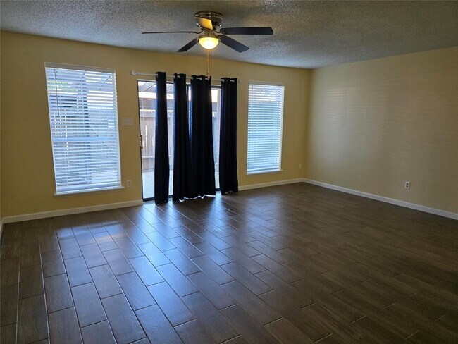 Building Photo - 6444 Kentwick Dr