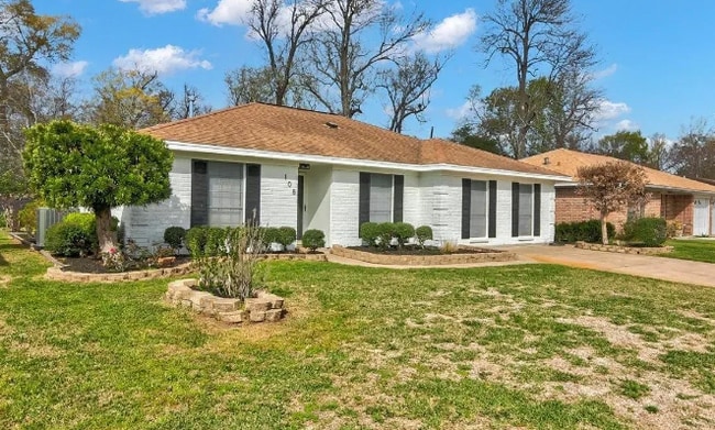 Building Photo - 108 Sparrow Way