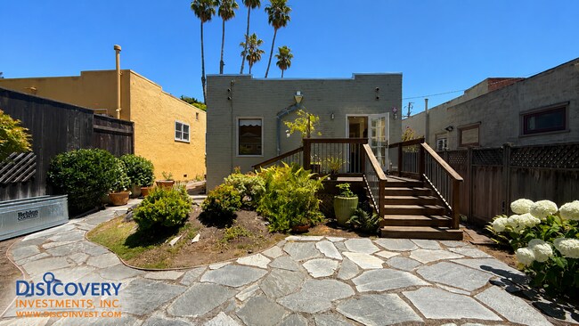 Building Photo - Stylish and Sophisticated Bungalow off Piedmont Avenue