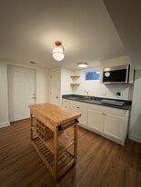 Building Photo - 1012 Roswell Dr