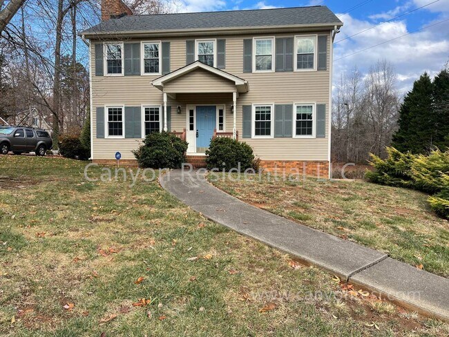 Building Photo - Beautiful 3b Room!Move in ready!