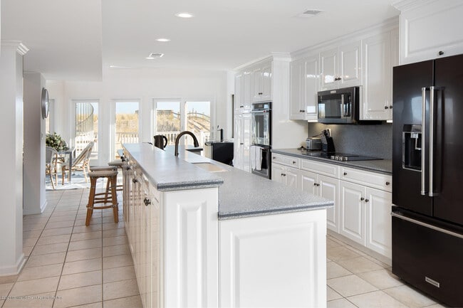 Building Photo - 502 Sunset Blvd