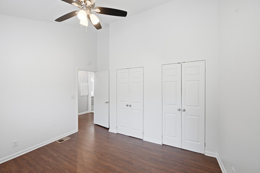 Double closets - 254 Summit Ridge Dr