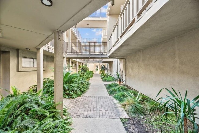 Building Photo - 5170 Clairemont Mesa Blvd