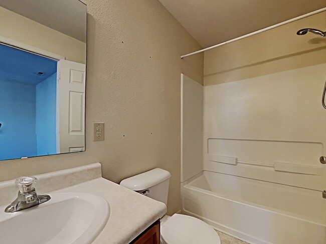 Building Photo - 3 bed 2.5 bath in Noblesville!
