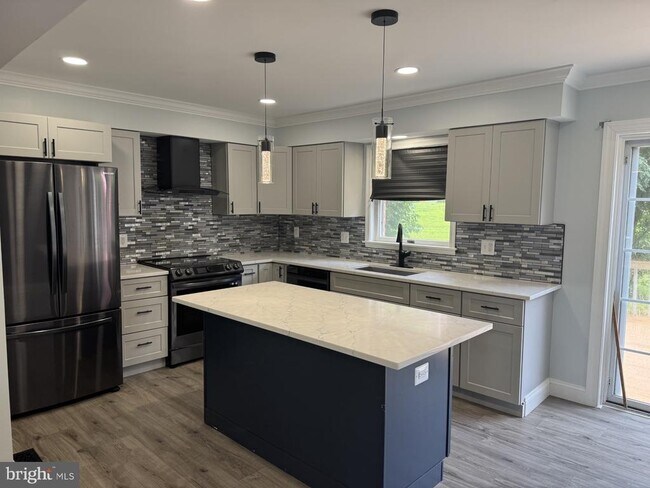 Building Photo - 813 Chesney Ln
