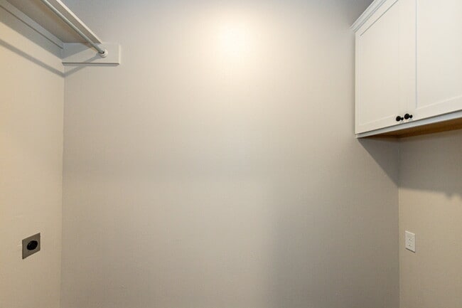 Building Photo - Like-New Modern Townhomes in Cooper ISD!