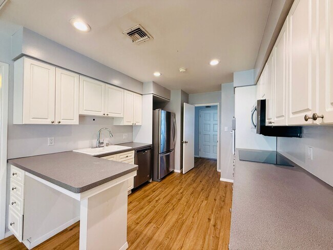 Building Photo - Classic McNeil Estates Ranch-style home-ALL UTILITIES, POOL AND LANDSCAPING INCLUDED WITH RENT!