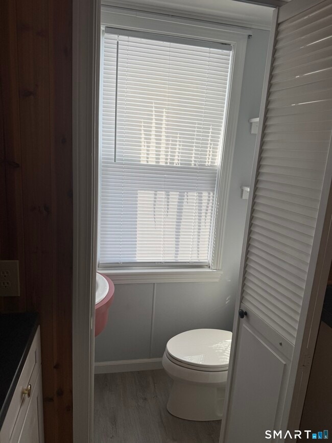 Building Photo - 85 Maple St