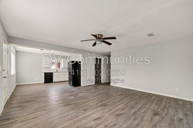 Building Photo - 16835 S Lighthouse Dr