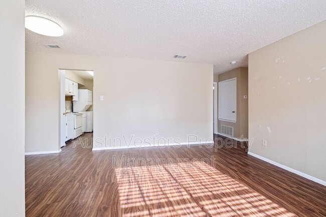 Building Photo - 301 Craddock Ave