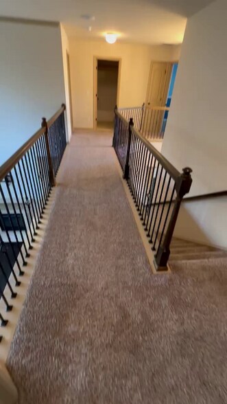 Building Photo - 4950 Belcrest Way